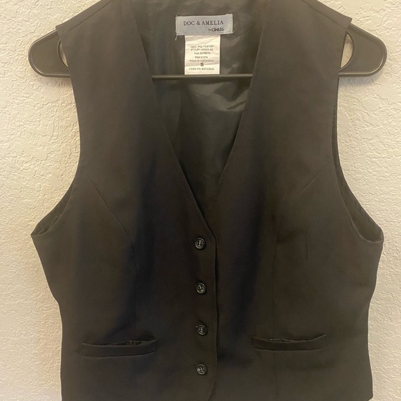 Doc & Amelia black vest, size small in women's. - Picture 2 of 3